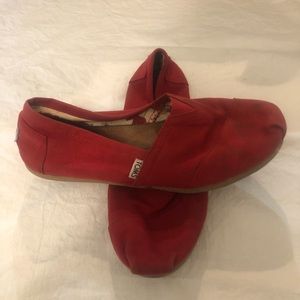 Toms classic red size 9